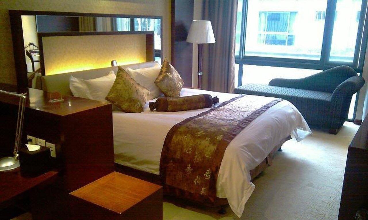 Crystal Island Club Hotel Shanghai Bagian luar foto