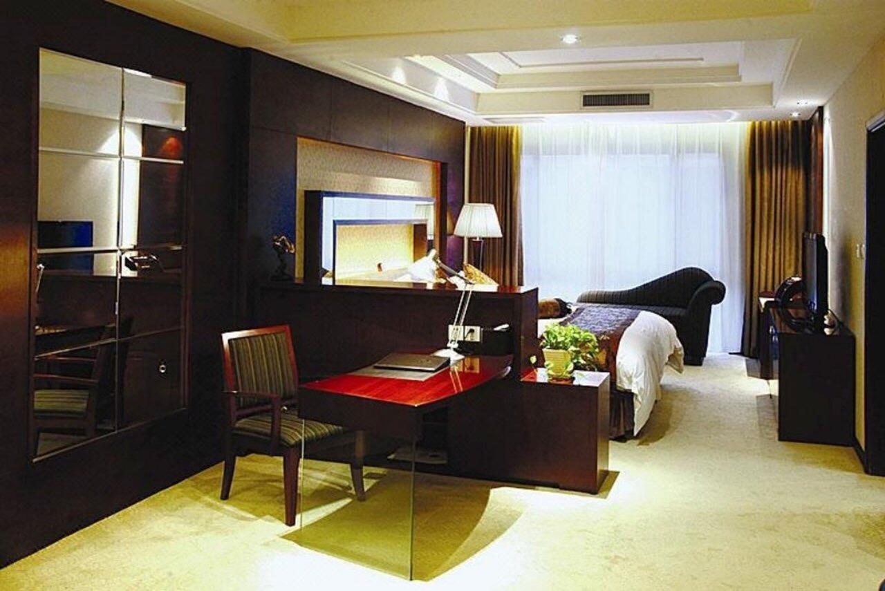 Crystal Island Club Hotel Shanghai Bagian luar foto